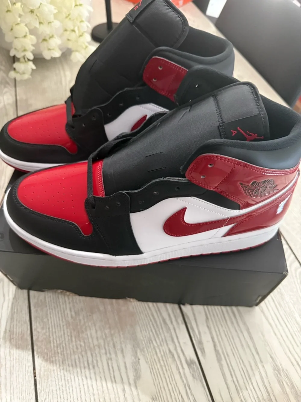 Jordan Men's Air Jordan 1 Mid Black/Red/White Athletic Shoes